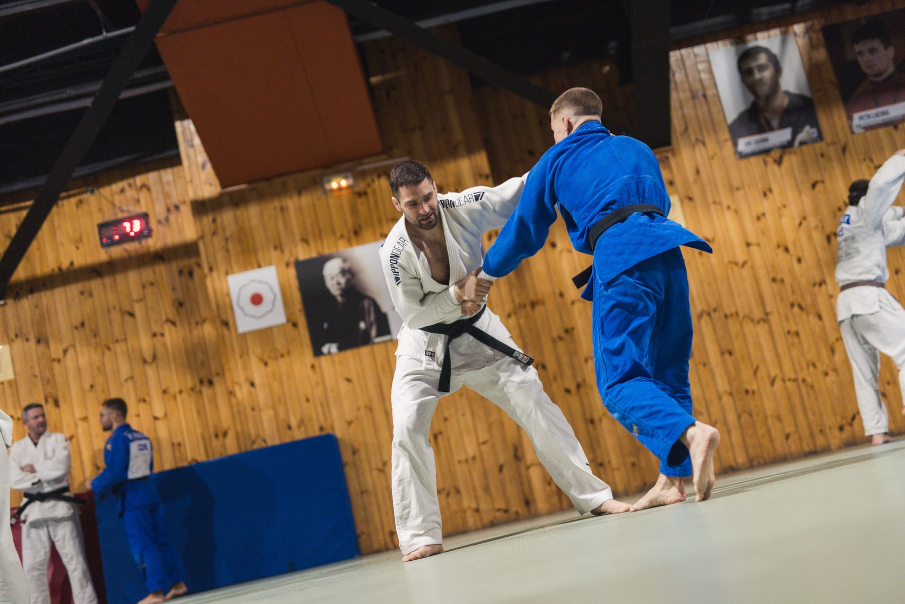 Starší skupina na tatami