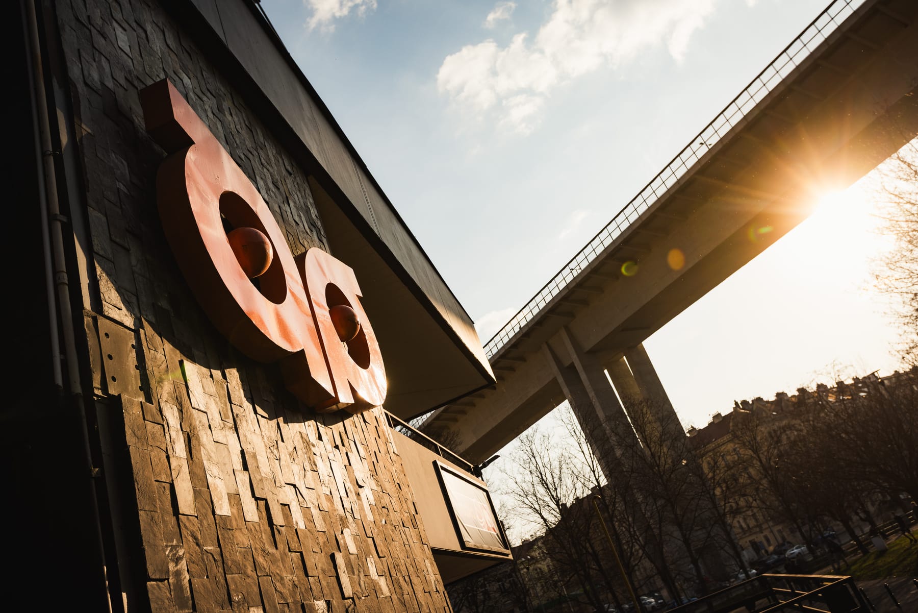 Práce trenérů během lekce